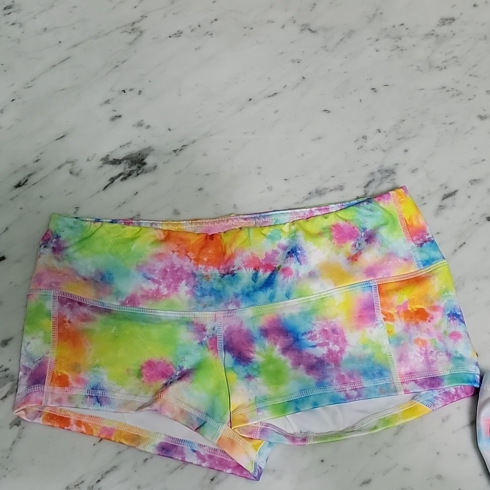 Fleo Rainbow Lust low rise contour shorts, size L